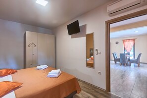 5 Schlafzimmer, Bügeleisen/Bügelbrett, kostenloses WLAN, Bettwäsche