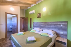 5 chambres, fer et planche à repasser, Wi-Fi gratuit, draps fournis