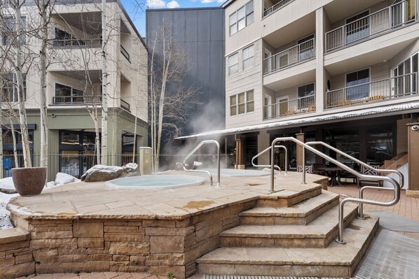 Baignoire à remous extérieure
