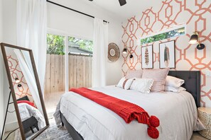 2 bedrooms, WiFi, bed sheets -  The Ellis 2 (Waco)