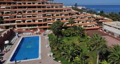 Last minute wifi free - Heated pool - Terrace apartment directly on the beach