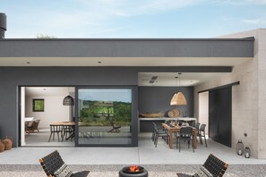 Outdoor dining - Peace & aesthetics in nature. Villa Green Escape. Infinity pool/hot tub/sauna (Kanfanar)