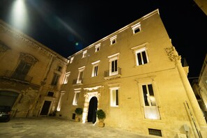 A historic building with a central archway, multiple windows, and a paved courtyard. - Palazzo Maresgallo (Lecce)