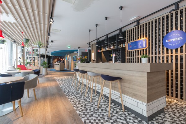 Lobby lounge