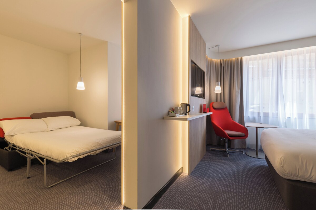 1 bedroom, hypo-allergenic bedding available, desk, laptop workspace