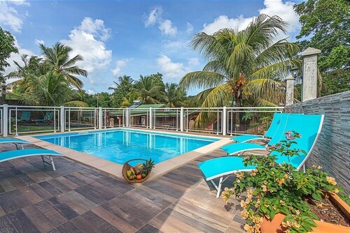 Gîte Amandier (Piscine, BBQ, vue sur la mer, montagne, rivière, forêt)