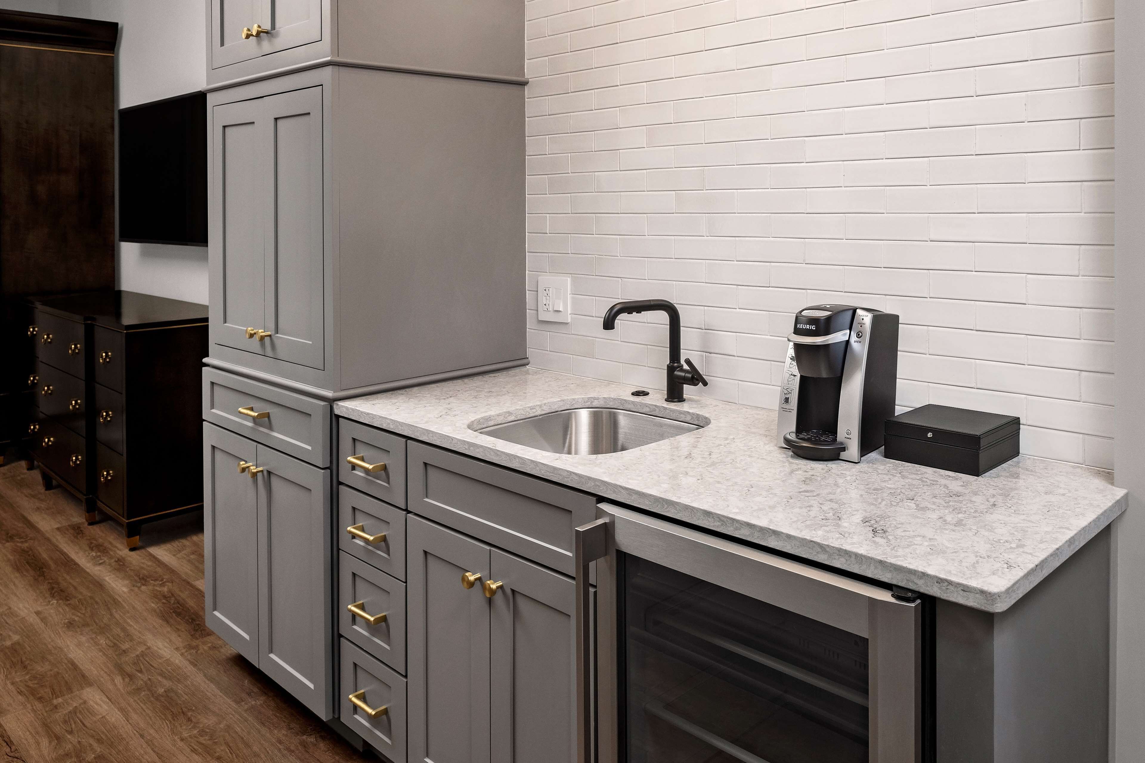 microwave, coffee/tea maker, high chair, blender