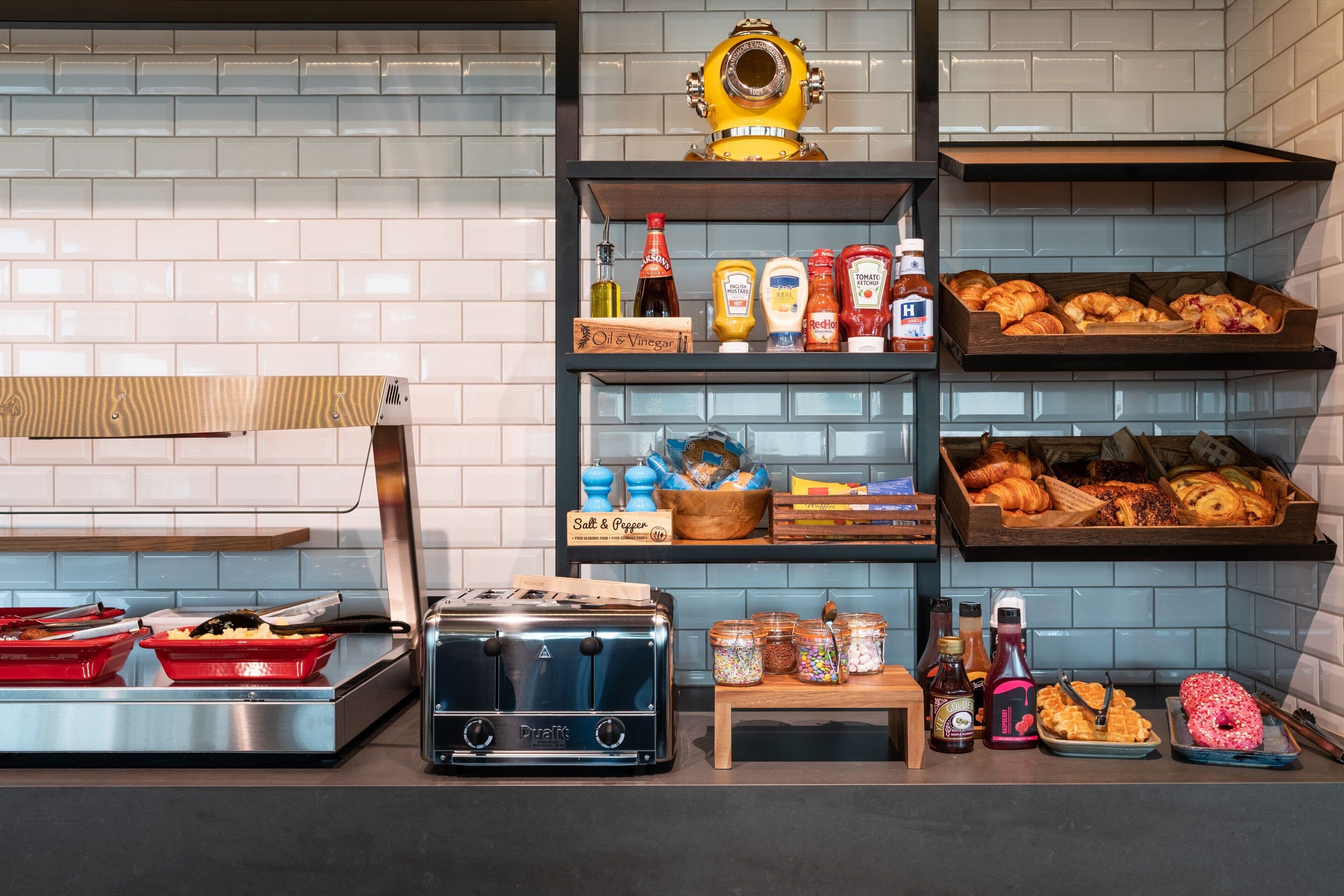 daily cooked-to-order breakfast (gbp 15 per person)