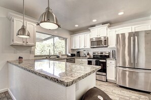 Fridge, microwave, oven, stovetop - Scottsdalestays "Holidays 50% OFF" 6BR-3BA-Big Pool-Spa-Theater-#1 Tourist Area. (Phoenix)