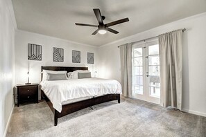 6 bedrooms, desk, iron/ironing board, free WiFi - Scottsdalestays "Holidays 50% OFF" 6BR-3BA-Big Pool-Spa-Theater-#1 Tourist Area. (Phoenix)