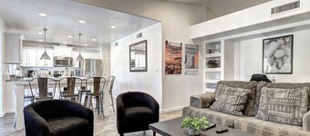 ScottsdaleStays 6BR/3BA – 12 Beds, Big Pool, Spa, Theater, Prime Location