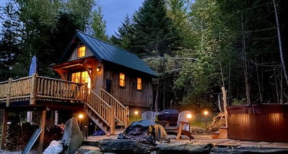 Cozy Loft for two with Hot Tub & Mtn Views