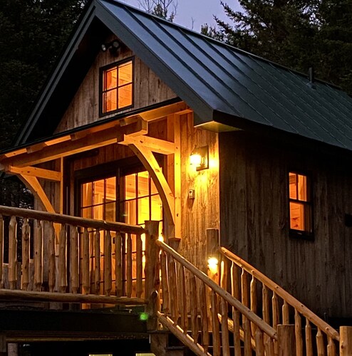 Cozy Loft for two with Hot Tub & Mtn Views