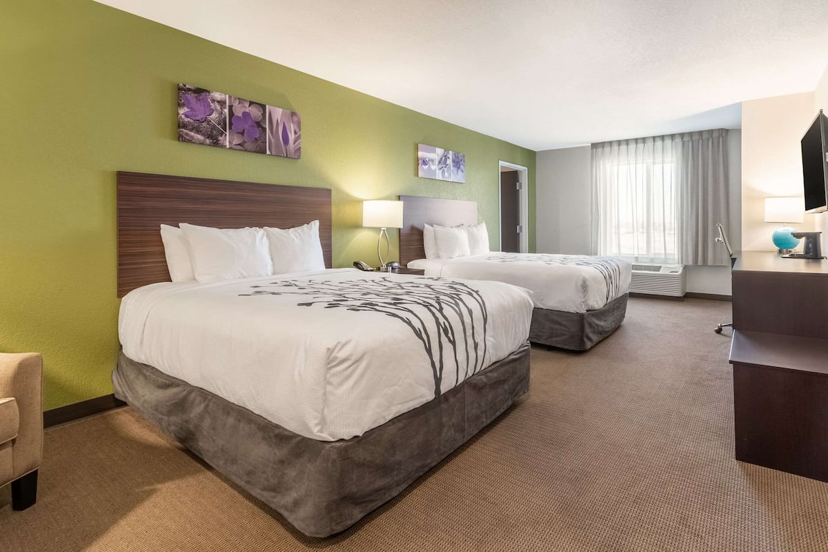 Standard Room, 2 Queen Beds, Non Smoking