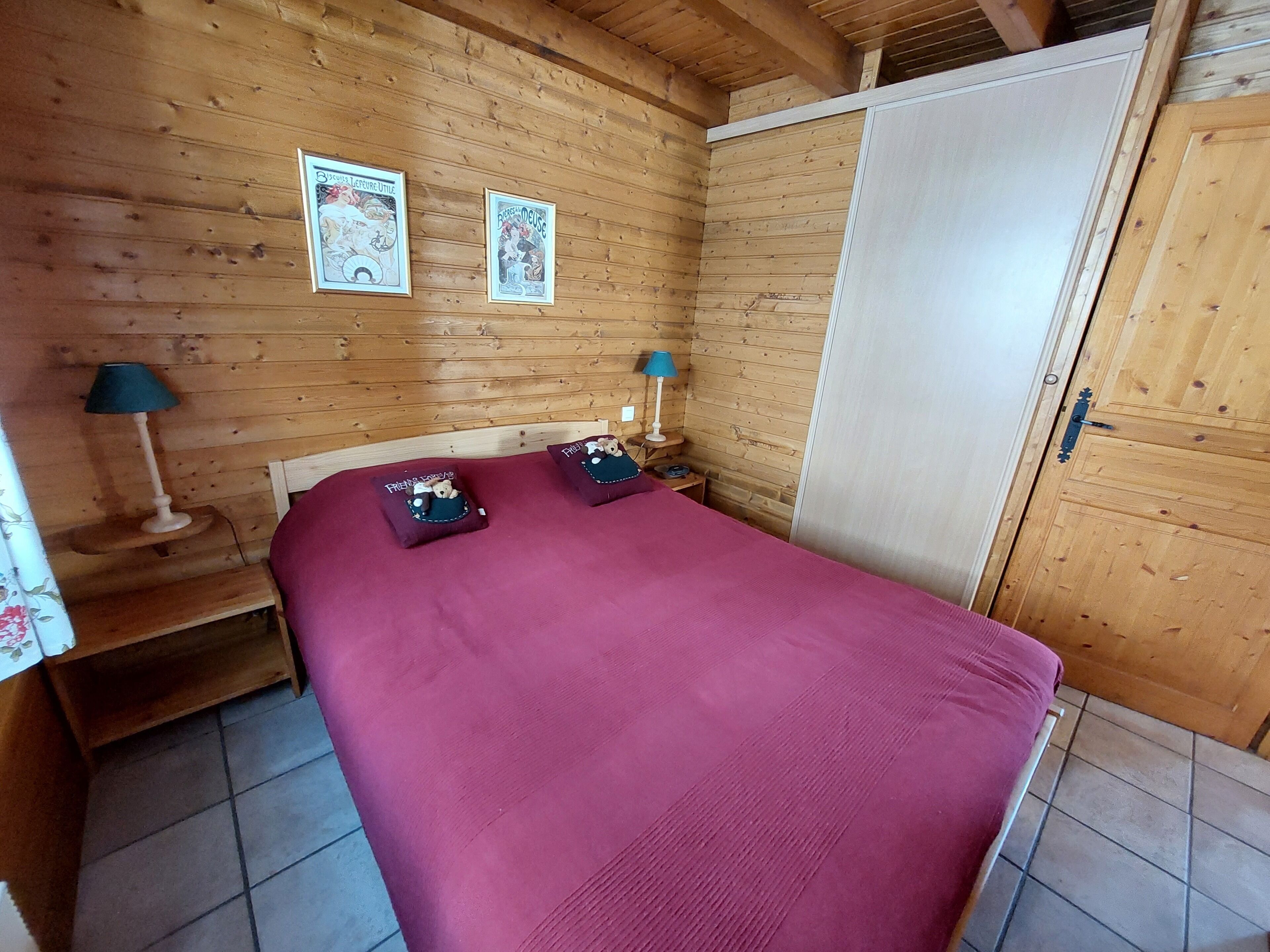 3 slaapkamers, een strijkplank/strijkijzer, reisbedje, gratis wifi