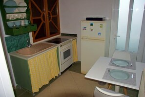 冷蔵庫、電子レンジ、オーブン、トースター