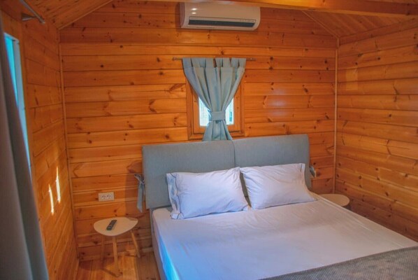 1 bedroom, travel cot, free WiFi