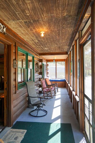 River Frontage - Fire Pit - Screened Porch