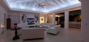 TV, DVD player - Villa Always (Les Terres Basses)