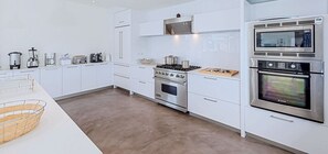 Herdplatte, Geschirrspüler, Kochgeschirr/Geschirr/Besteck