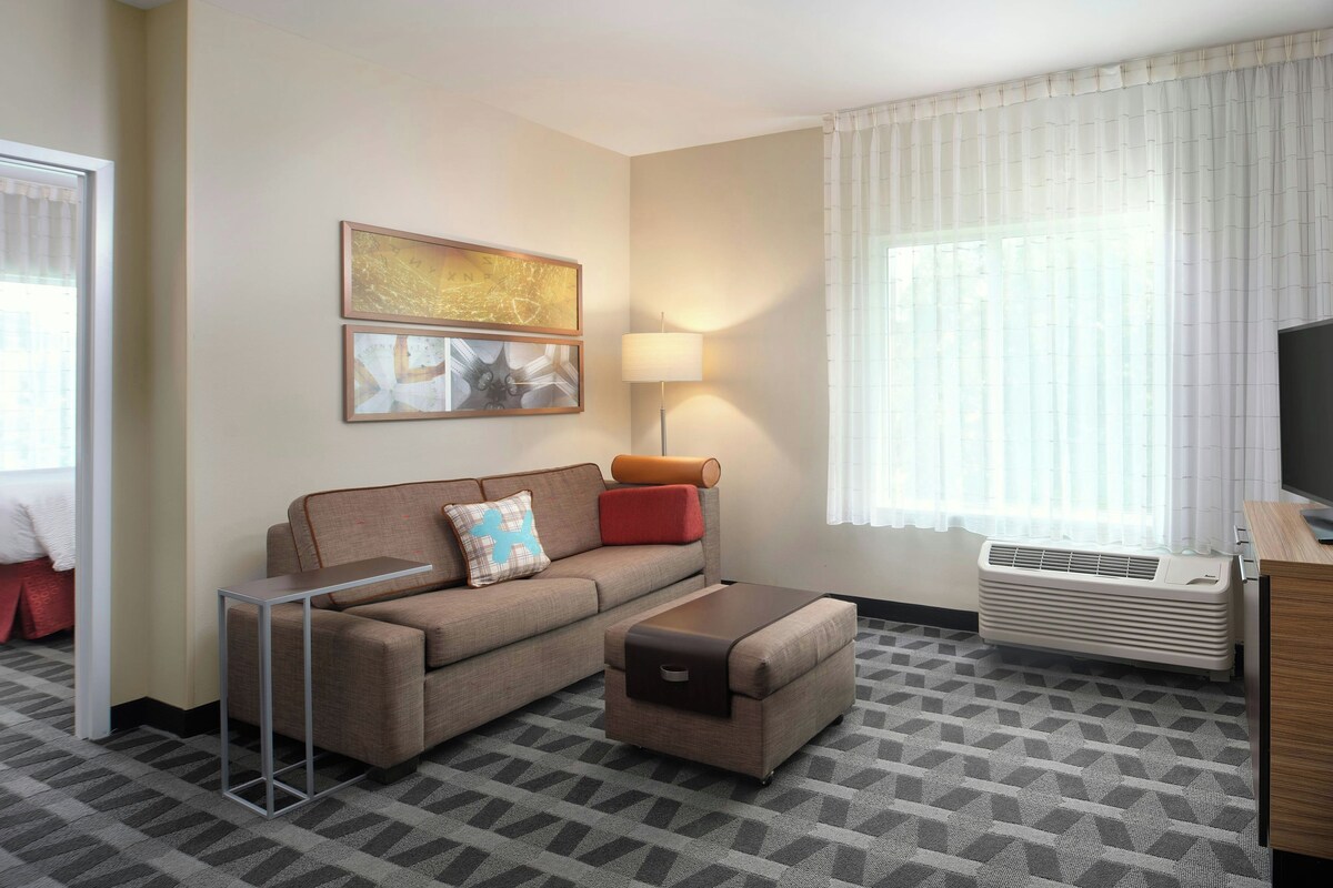 Suite, 1 Bedroom | Living room | Flat-screen TV