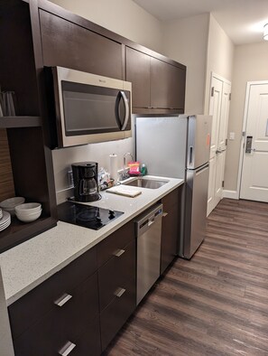 Studio, 2 Queen Beds (Hearing Accessible) | Private kitchen | Fridge, microwave, stovetop, dishwasher - TownePlace Suites Columbia West/Lexington (West Columbia)