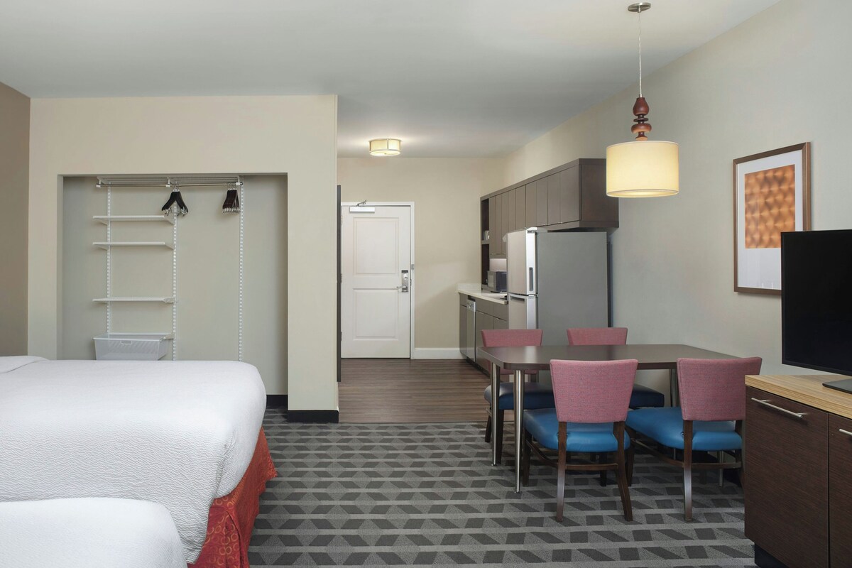 Studio, 2 Queen Beds | Living area | Flat-screen TV