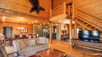 Smart TV, fireplace, DVD player, table tennis