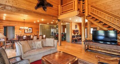 PINEVIEW LAKE LODGE- 6 bed 4.5 bath minutes from Snowbasin Ski Resort.