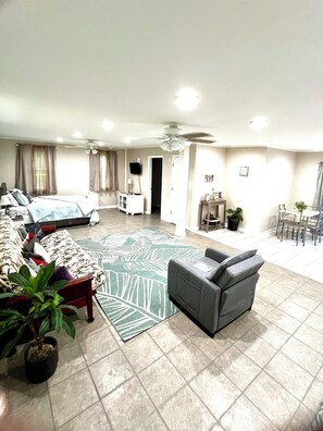 Iron/ironing board, free WiFi, bed sheets