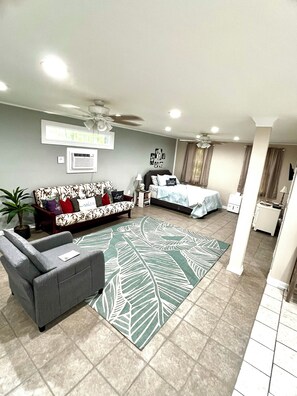 Iron/ironing board, free WiFi, bed sheets