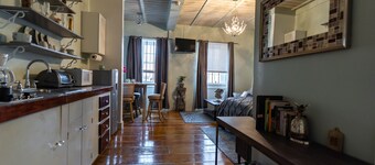 Stylish Suite💎 ❤️of Downtown AC WiFi 10 minute drive to 🏖 Historical area