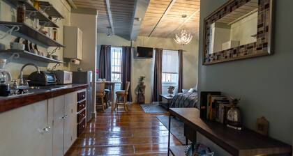 Stylish Suite💎 ❤️of Downtown AC WiFi 10 minute drive to 🏖 Historical area