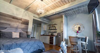 Stylish Suite💎 ❤️of Downtown AC WiFi 10 minute drive to 🏖 Historical area