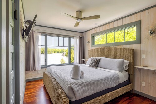 Waterfront Masterpiece House AMAZING LOCATION walking distance to Main Street
