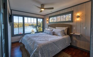 6 bedrooms, desk, iron/ironing board, travel cot