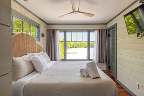 6 bedrooms, desk, iron/ironing board, travel crib