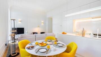 Apartment, 2 Bedrooms | Private kitchen