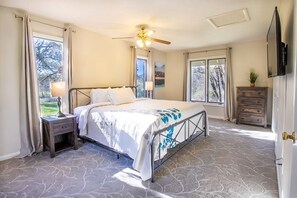 3 bedrooms, iron/ironing board, WiFi