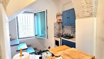 Fridge, microwave, stovetop, coffee/tea maker