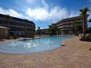 Lämmitetty uima-allas