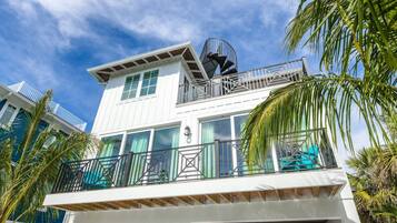 House, 5 Bedrooms | Exterior