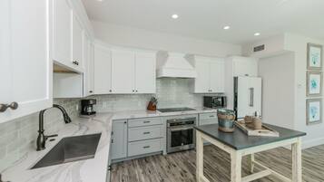 House, 5 Bedrooms | Private kitchen | Fridge, microwave, stovetop, dishwasher