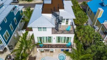 House, 5 Bedrooms | Exterior