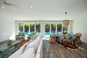 House, 4 Bedrooms | Living room