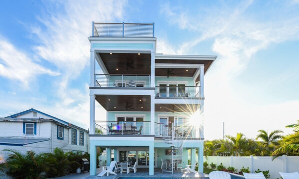 House, 5 Bedrooms | Exterior