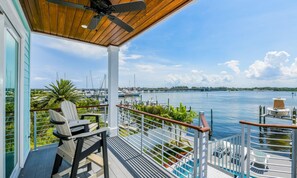 House, 5 Bedrooms | Balcony