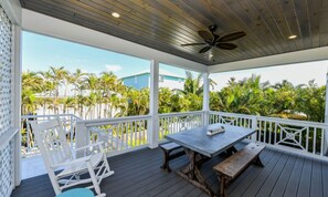 Casa, varias camas | Balcón