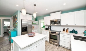 House, 4 Bedrooms | Private kitchen | Fridge, microwave, stovetop, dishwasher