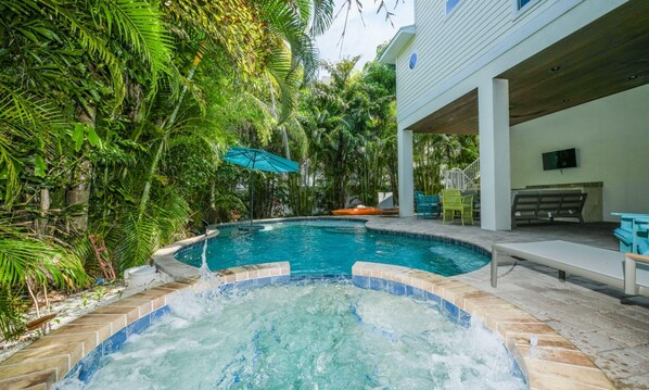 House, 4 Bedrooms | Pool